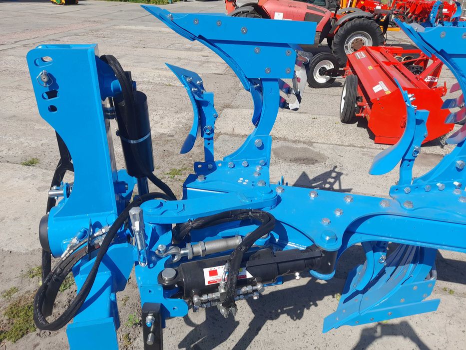 Навісний плуг 4-х корпусний LT Scout 3+1