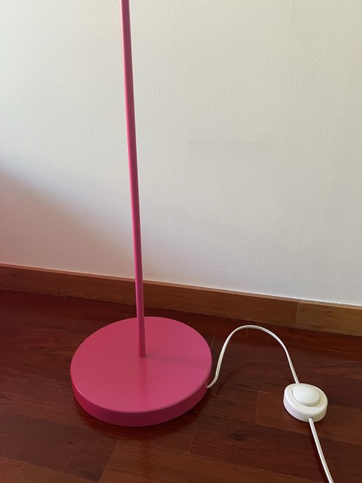 Candeeiro de pé rosa