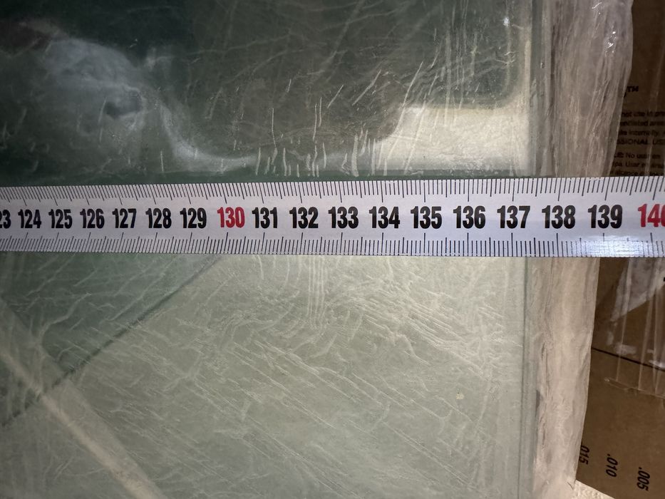 Стекло / полка / дверца для витрины  137,5 на 42 см