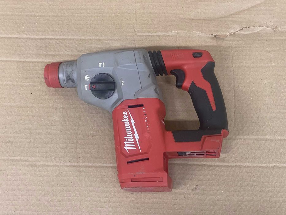 Młot udarowy Młotowiertarka Milwaukee M18 BLHX