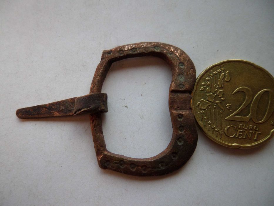Fivela antiga completa