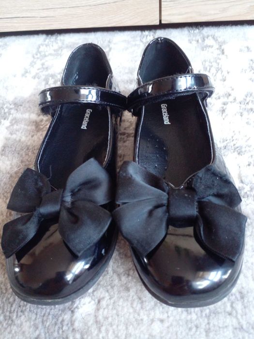 дитячі лаковані туфлі для дівчинки