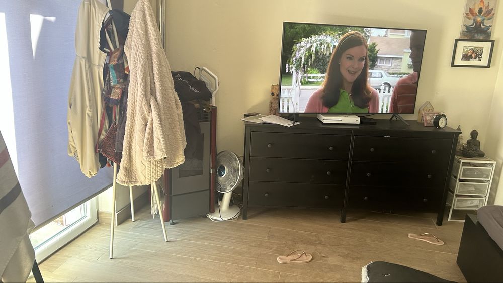 Mobília de Quarto IKEA MALM (Preto-Castanho) + Colchão + Smart TV Samsung 55"
