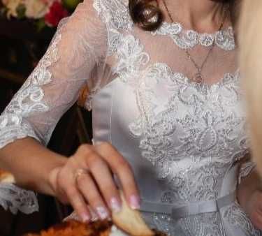 Весільна сукня шикарна біла