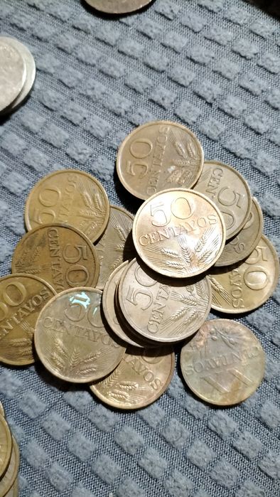 Moedas antigas de escudos