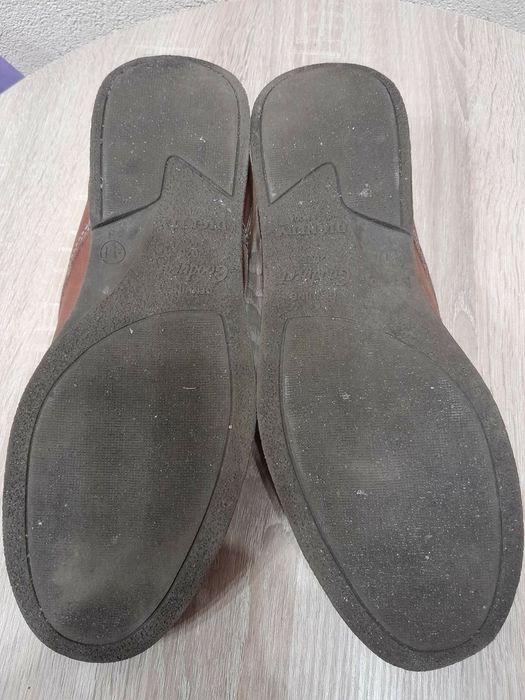 Чоловічі кожані туфлі 41 розміру виробника Levi's Strauss