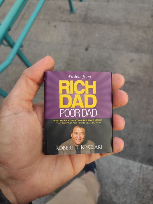 livro de bolso pequeno rich dad poor dad oeiras
