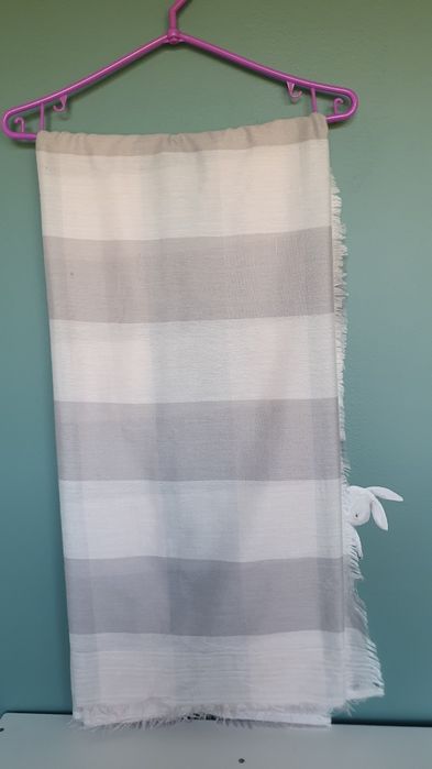 Chusta szal pastelowa krata biel szary wiskoza duza