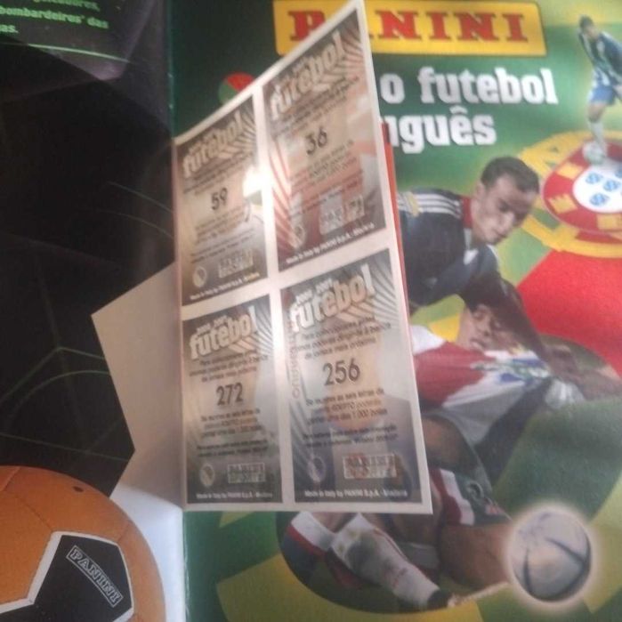 Caderneta liga 2006/07 com muitos cromos como nova