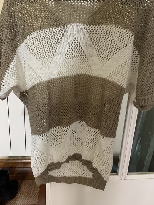 Camisola de malha castanha e branca tamanho M, decote em V