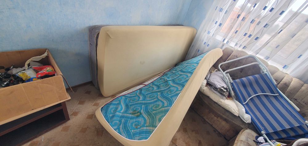 Двоярусне ліжко з натурального дерева з матрацами