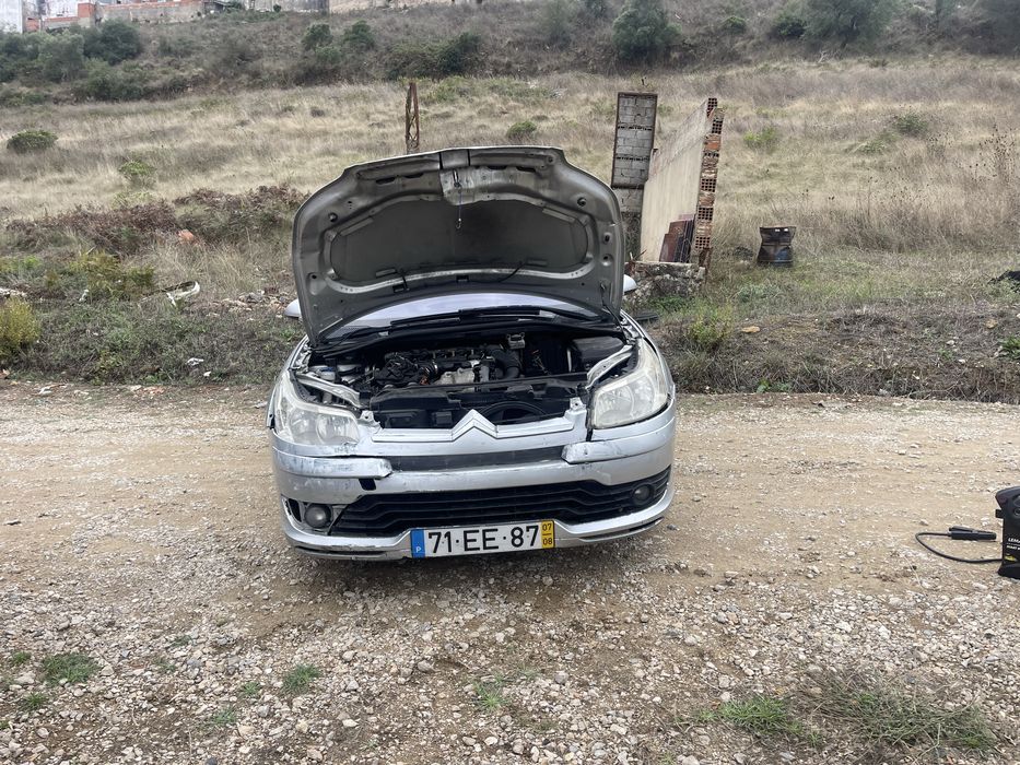 Citroen c4 acidentado a andar