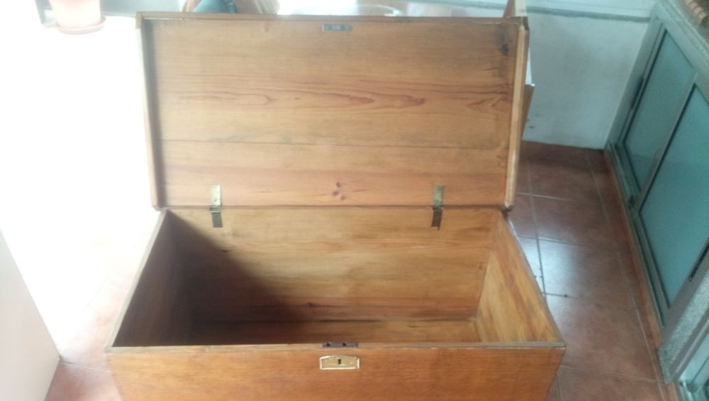 Arca baú em madeira