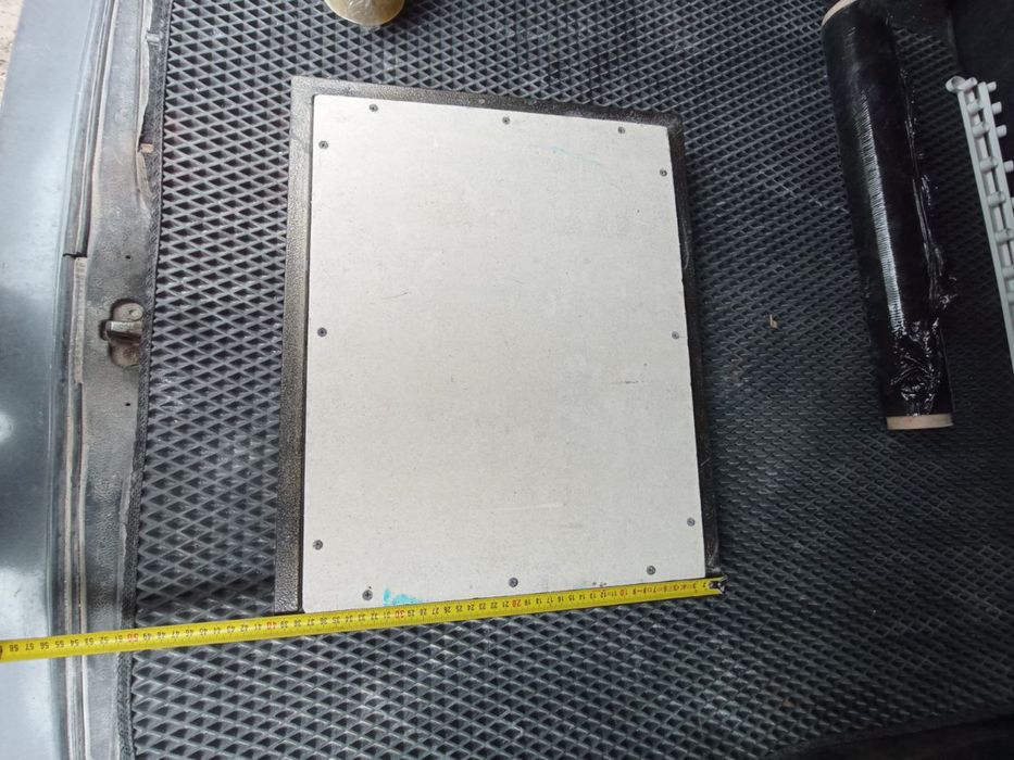 Ревізійний люк під плитку скритого монтажу невідімка 50см на 40см нови