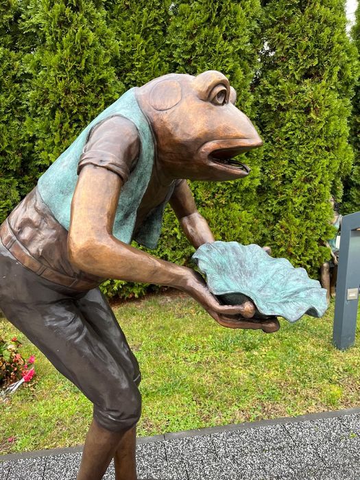 Żaba żebraczka-fontanna z brązu duża