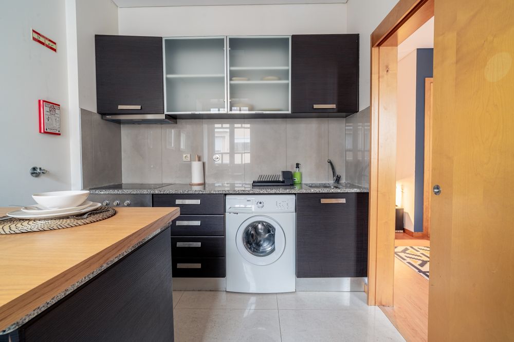 Arrendo apartamento T0 mobilado junto ao metro Carolina Michaelis Porto