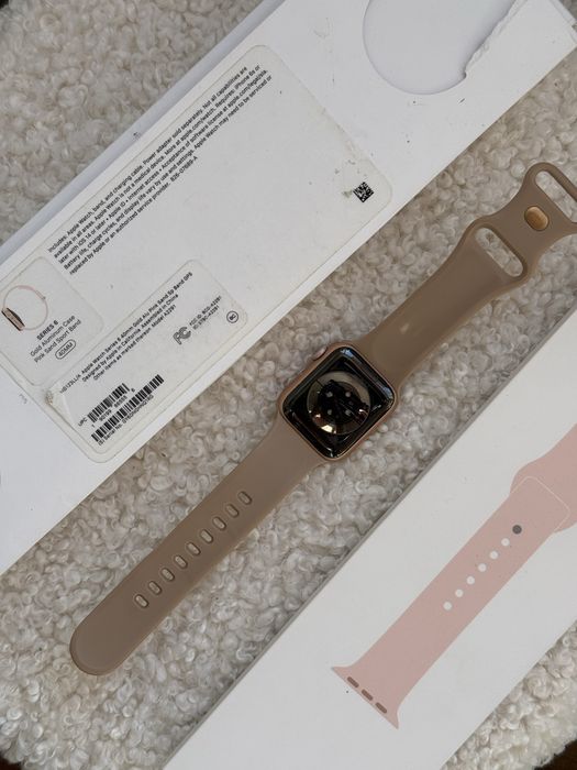 Apple Watch series 6 gold Aluminum Case Pink Sport Band 40mm