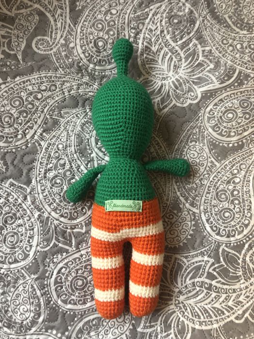 Kosmit na szydełku maskotka amigurumi hand made