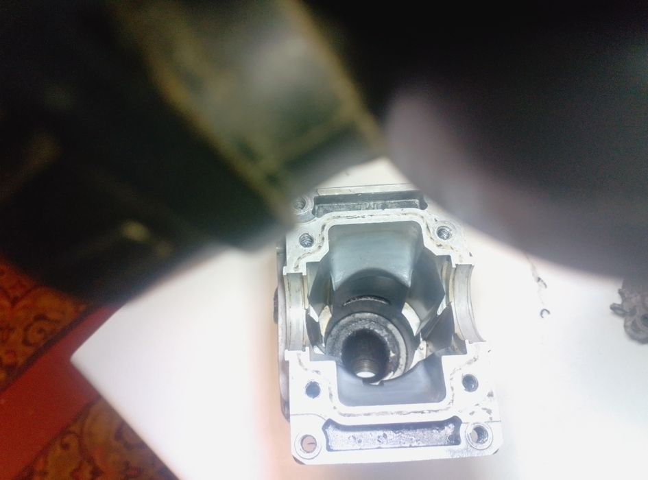 Продам   циліндр із піддоном. До 180 штиля.