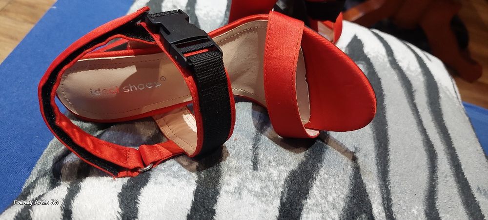 Ɓuty na obcasie  raz  zalozone Ideal Shoes