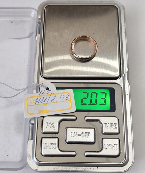 Кольцо золотое с бриллиантами р15.5 (2.03г)