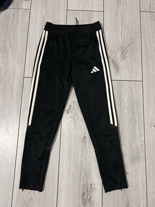 Spodnie Adidas rozmiar 140