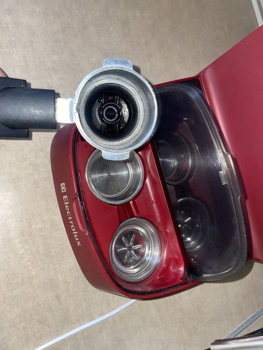 Кофеварка Electrolux Cremapresso EEA 255