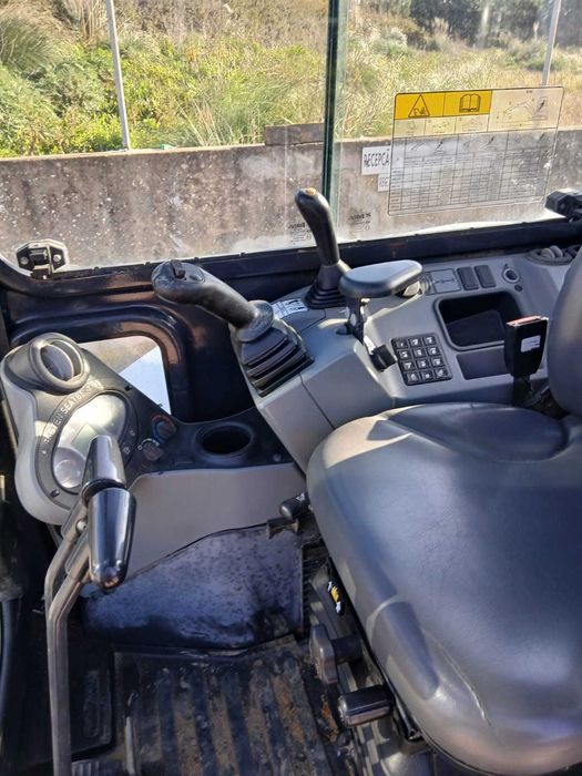 MINI ESCAVADORA BOBCAT 4.5 T