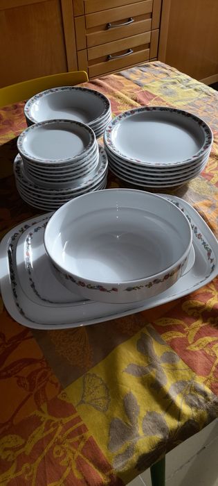 Conjunto loiça porcelana Coimbra 27 peças