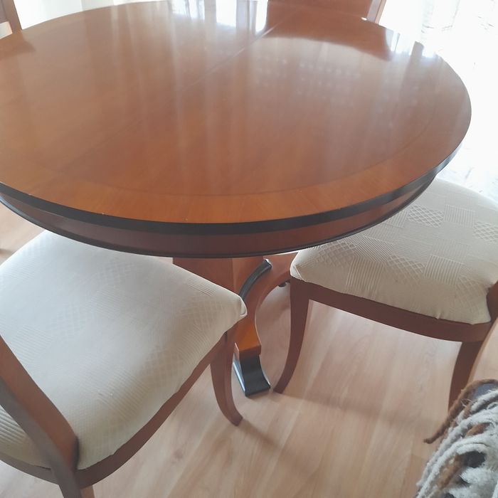 Mesa de jantar e 4 cadeiras em cerejeira