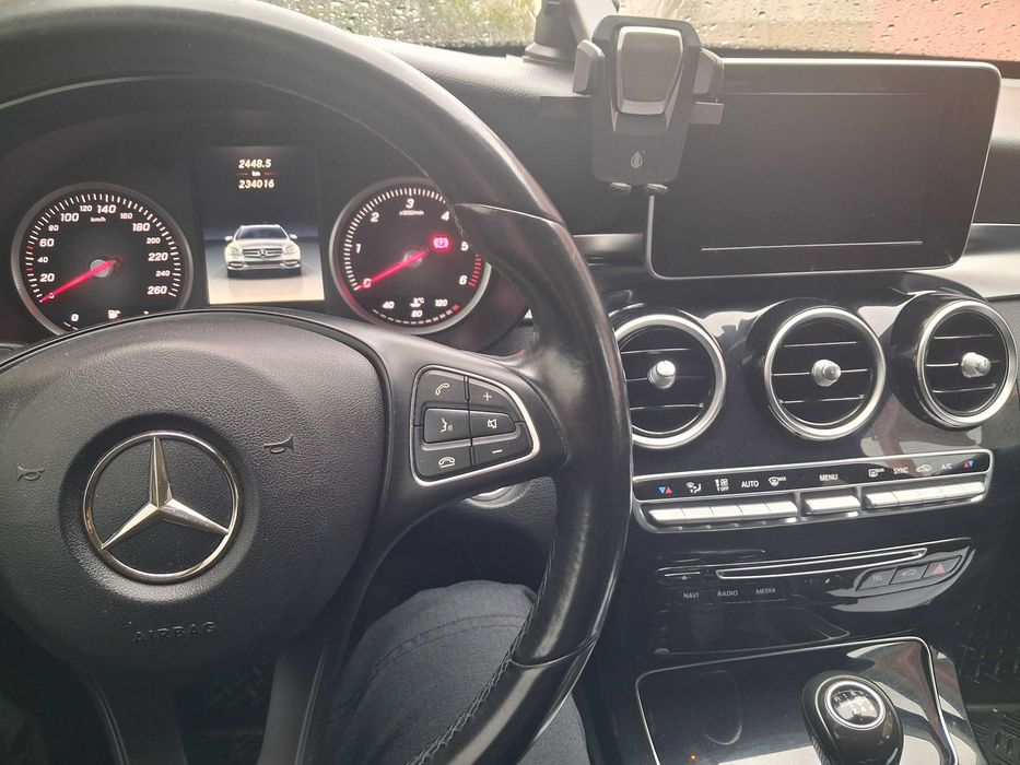 Mercedes C 200 .