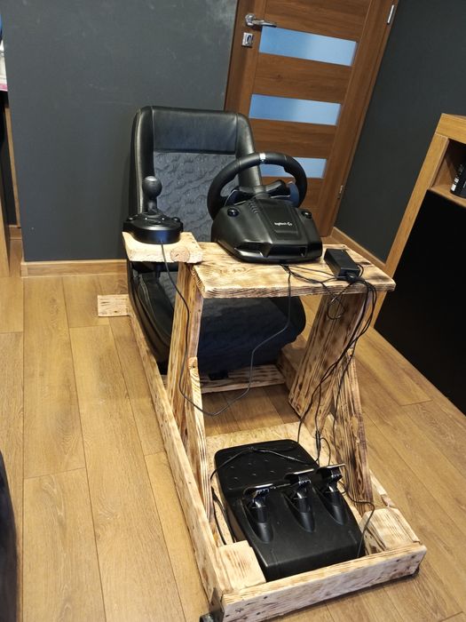 Sprzedam kierownice Logitech g 920 ze stelażem