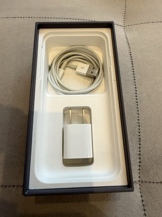 Продам Iphone 8, 64 gb