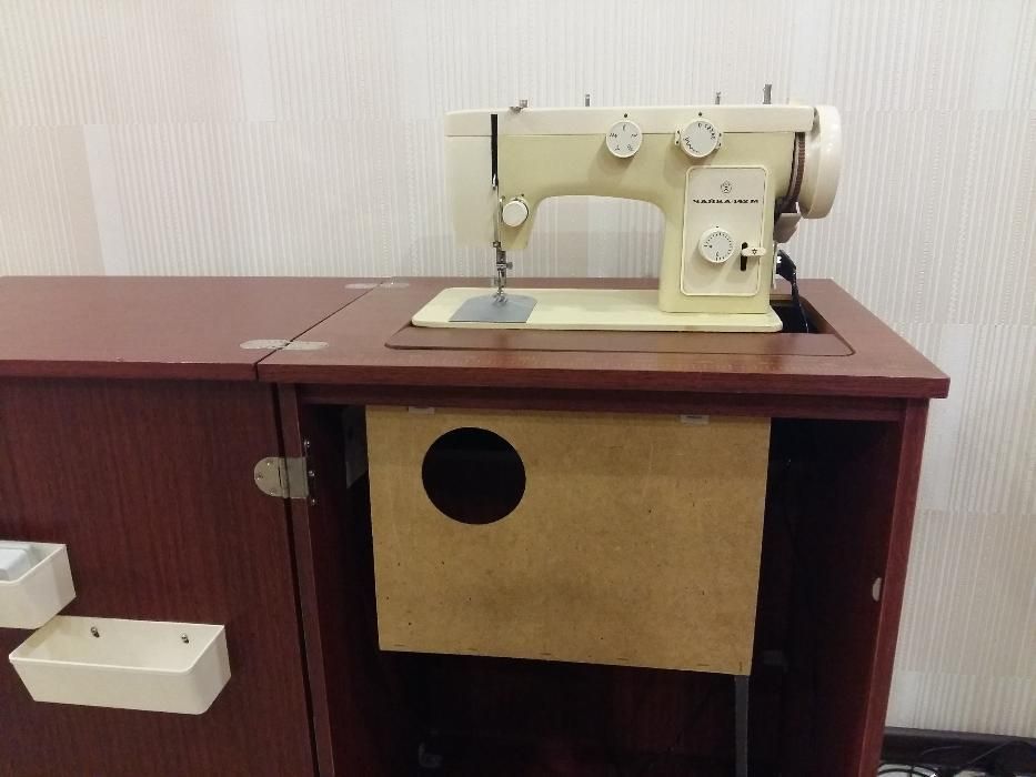 Продам швейну машинку Чайка-142М привод ножной электрический