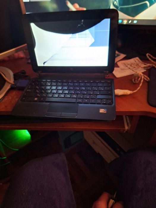 Нетбук HP Compaq Mini CQ10-710SR