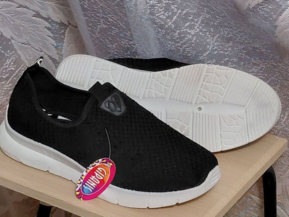 Макасини жіночі нові