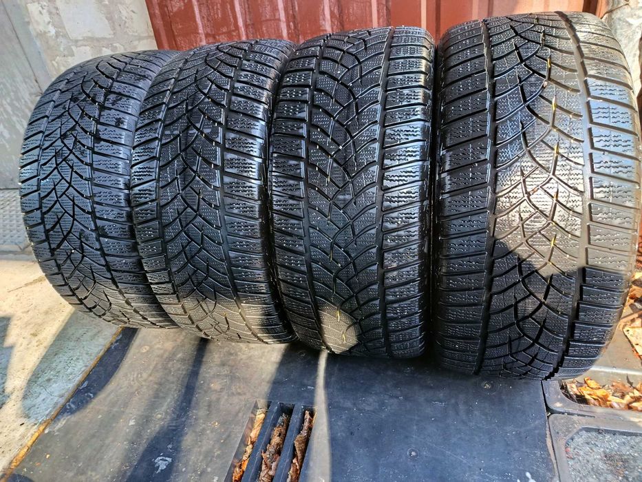 Шини зимові Goodyear UltraGrip Performance 3 245/40 R18 97V XL FP