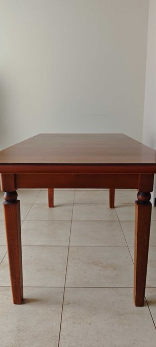 Drewniany stół rozkładany