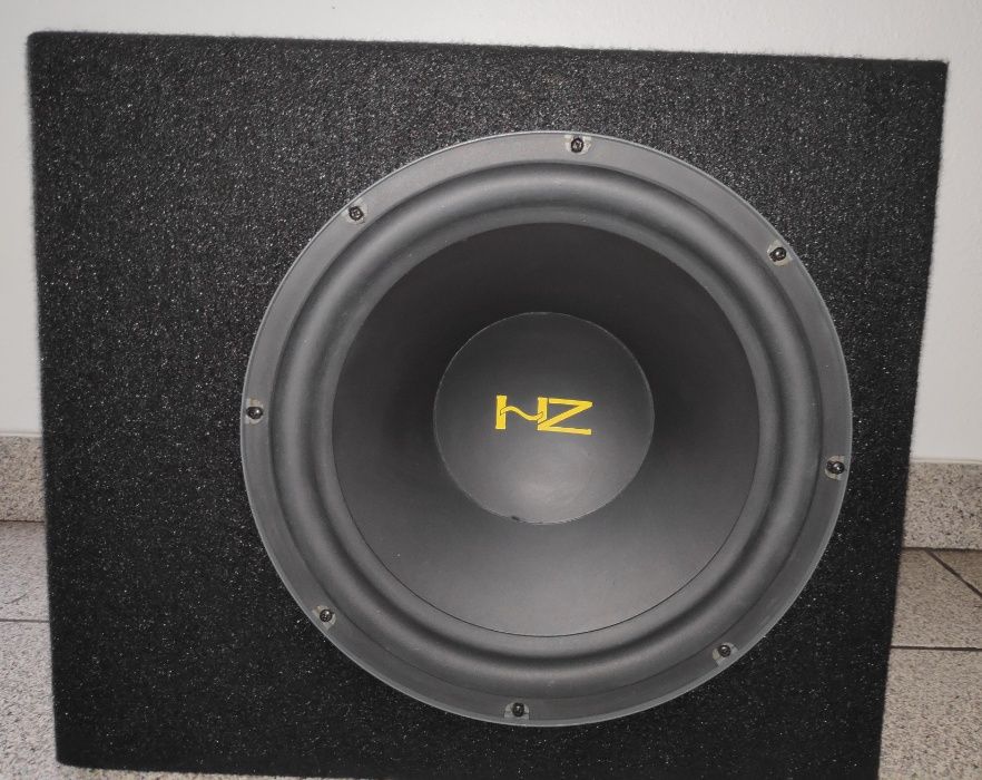 Subwoofer Hertz HS 300 em caixa