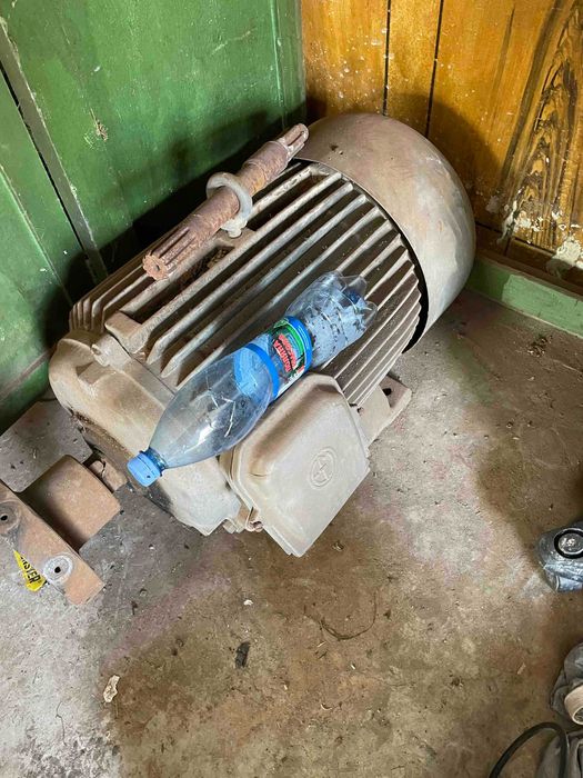 Двигун електричний АСИ б3 200 л. 22х1000