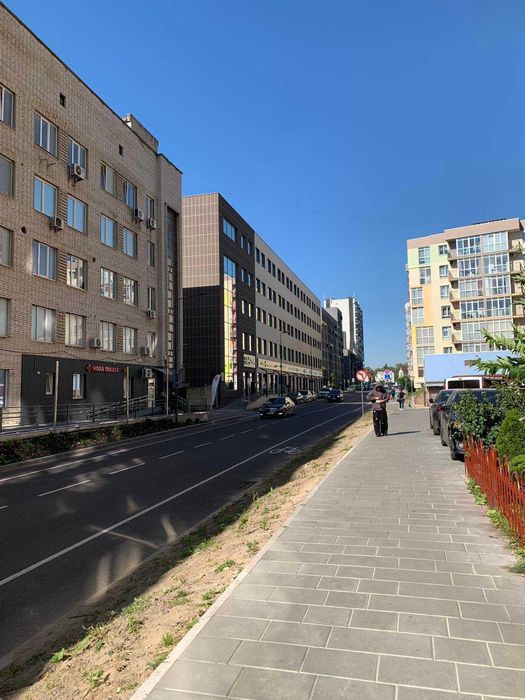 Оренда фасадного  приміщення 200 вул. Залізнична