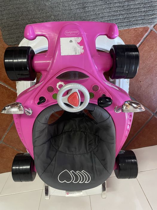Andarilho como novo imita carro desportivo