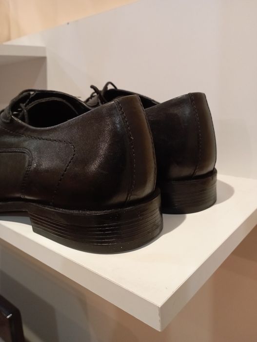 Нові шкіряні туфлі Bata 46
