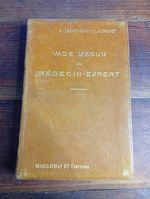 Livro antigo “Le Vade-Mecum du Médecin-Expert” – 1911
