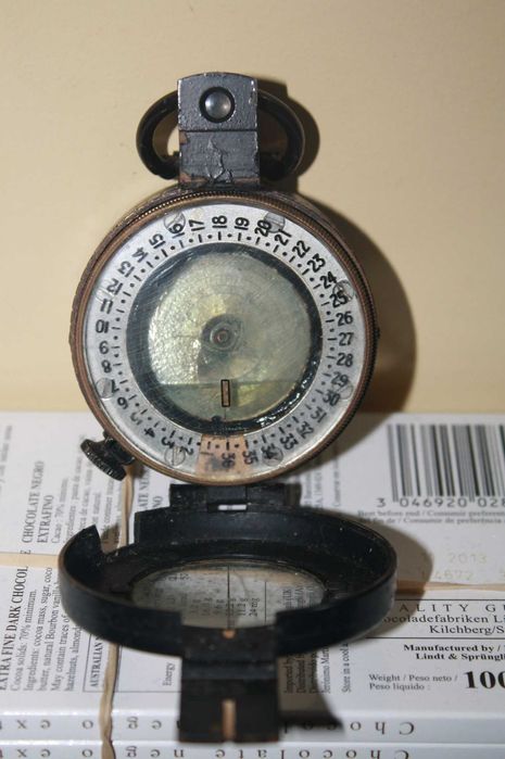 Bússola de água antiga