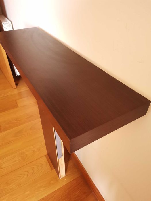 2 prateleiras de parede castanhas