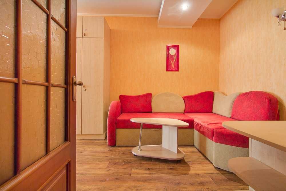 Свет всегда, очень теплая! ЦЕНТР, Базарная, новый дом. Балкон. Хозяйка