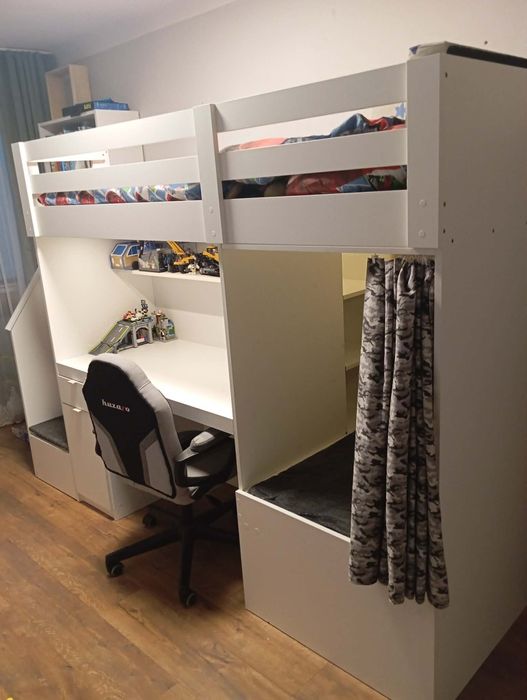 Łóżko piętrowe z biurkiem
