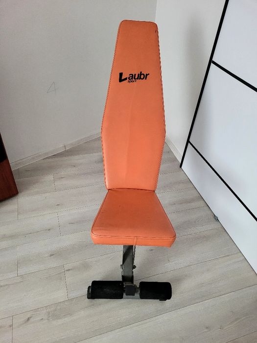 Ławeczką do ćwiczeń (barki)