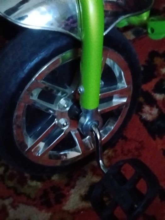 Детский велосипед-трёхколёсник Lambortrike